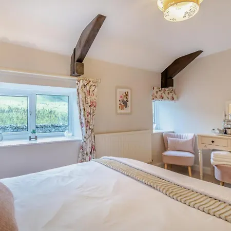 3 Bed In Horsehouse Oc-E29610 *