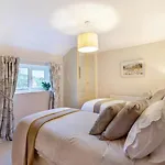 3 Bed In Horsehouse Oc-e29610 Holiday home